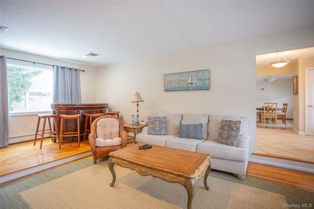 9 Kensington Street, Lido Beach, NY 11561