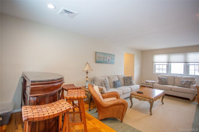 9 Kensington Street, Lido Beach, NY 11561