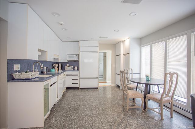 9 Kensington Street, Lido Beach, NY 11561