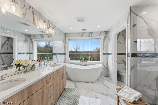 281 Beaufort Ave, Livingston Twp., NJ 07039