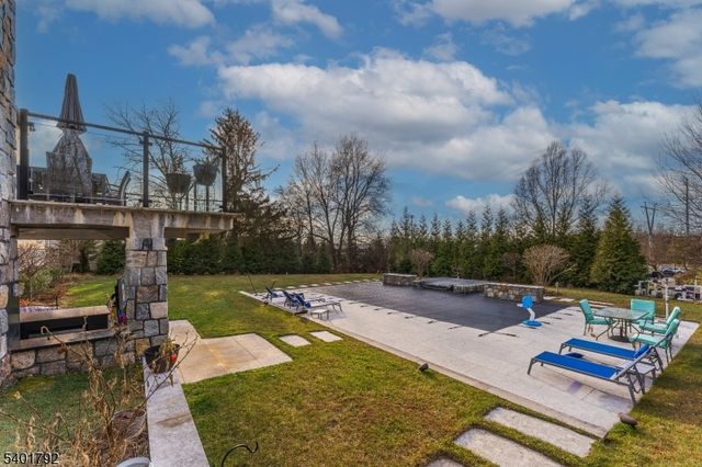 281 Beaufort Ave, Livingston Twp., NJ 07039