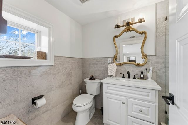 281 Beaufort Ave, Livingston Twp., NJ 07039