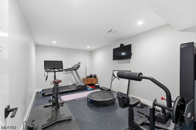 281 Beaufort Ave, Livingston Twp., NJ 07039