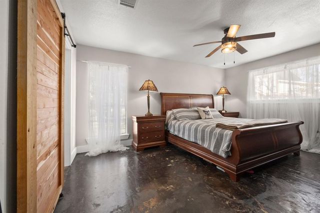 910 Brook Forest Court, Conroe, TX 77385