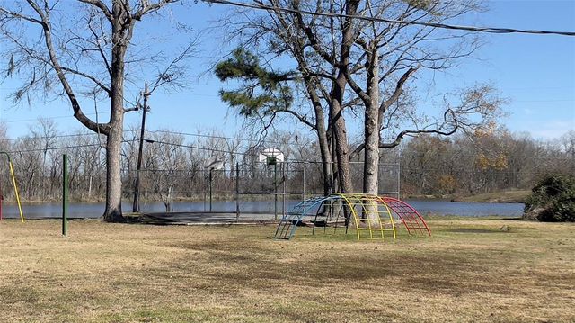 910 Brook Forest Court, Conroe, TX 77385