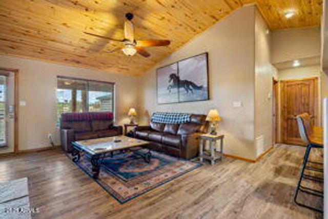 2670 Lodge Loop, Overgaard, AZ 85933