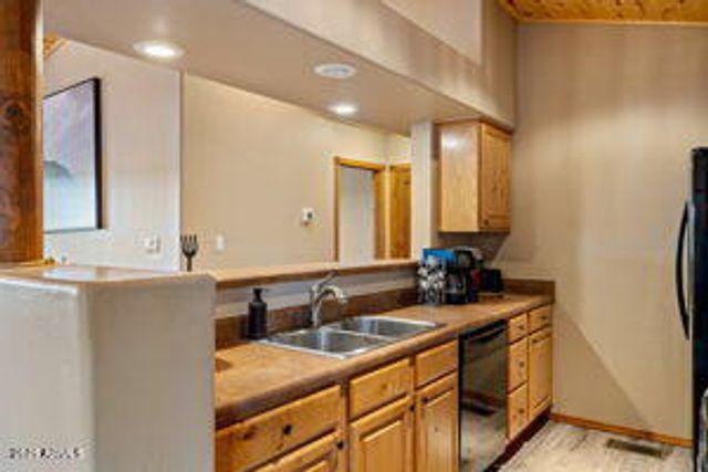 2670 Lodge Loop, Overgaard, AZ 85933