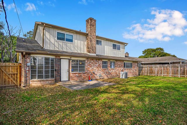 12007 Bloomington Lane, Meadows Place, TX 77477