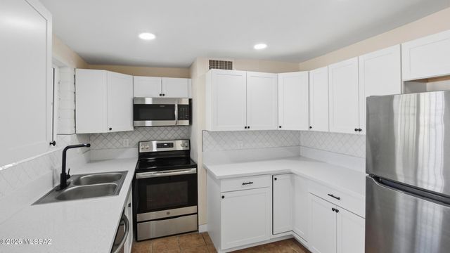 1846 W Caravelle Road, Tucson, AZ 85713