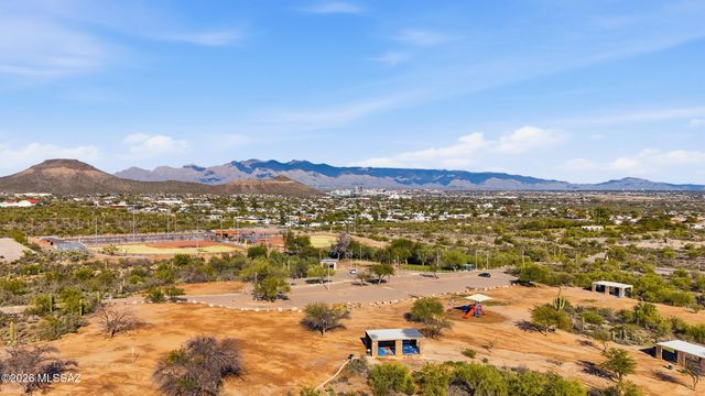 1846 W Caravelle Road, Tucson, AZ 85713