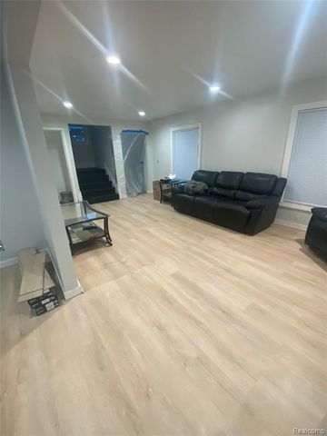 5594 Greenway Street, Detroit, MI 48204