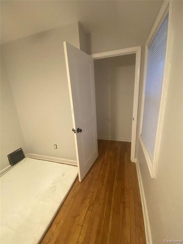 5594 Greenway Street, Detroit, MI 48204