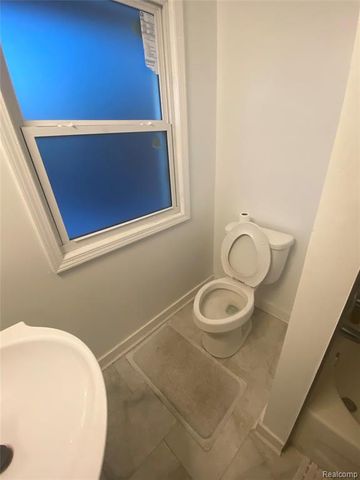 5594 Greenway Street, Detroit, MI 48204