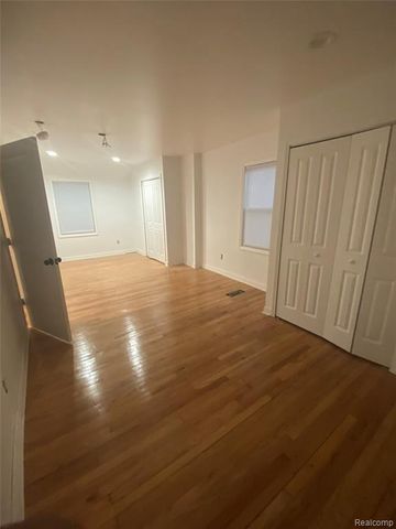 5594 Greenway Street, Detroit, MI 48204