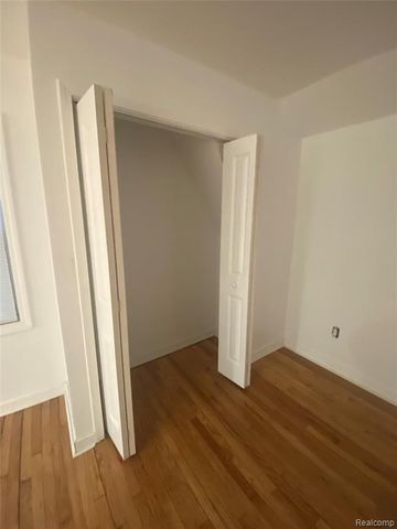 5594 Greenway Street, Detroit, MI 48204