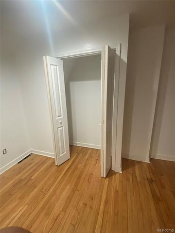 5594 Greenway Street, Detroit, MI 48204