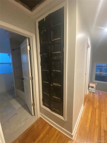 5594 Greenway Street, Detroit, MI 48204