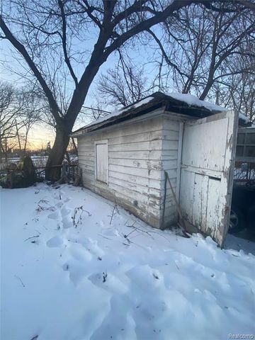 5594 Greenway Street, Detroit, MI 48204