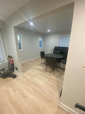 5594 Greenway Street, Detroit, MI 48204