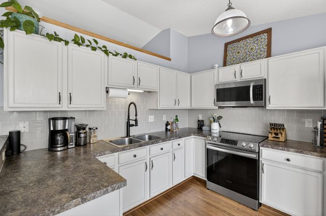 100 S Stoneridge St, Valley Center, KS 67147