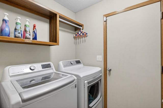 100 S Stoneridge St, Valley Center, KS 67147