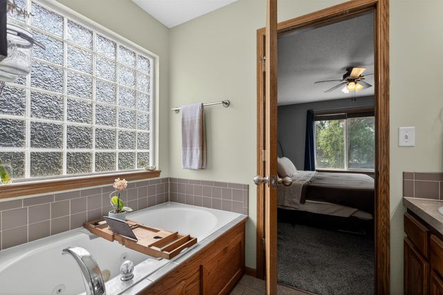 100 S Stoneridge St, Valley Center, KS 67147
