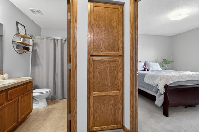 100 S Stoneridge St, Valley Center, KS 67147