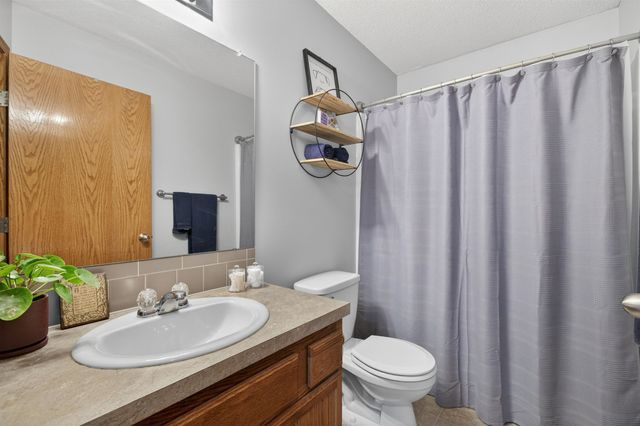 100 S Stoneridge St, Valley Center, KS 67147