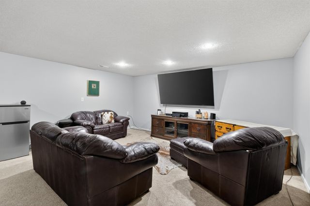 100 S Stoneridge St, Valley Center, KS 67147