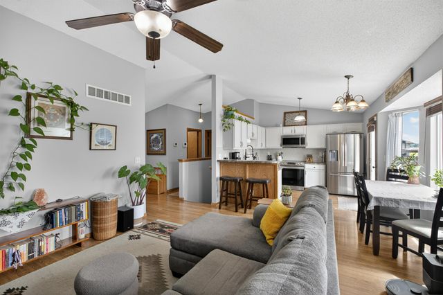 100 S Stoneridge St, Valley Center, KS 67147