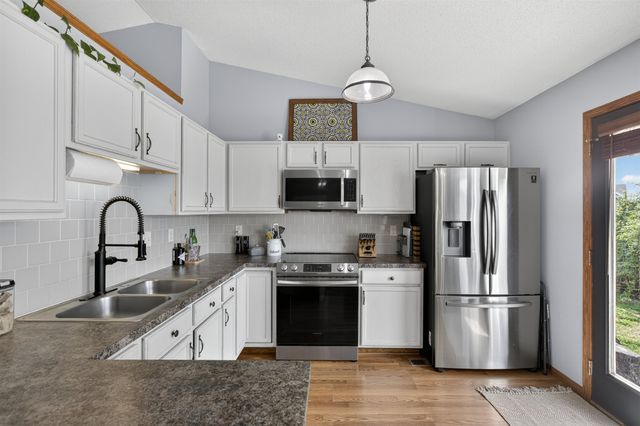 100 S Stoneridge St, Valley Center, KS 67147