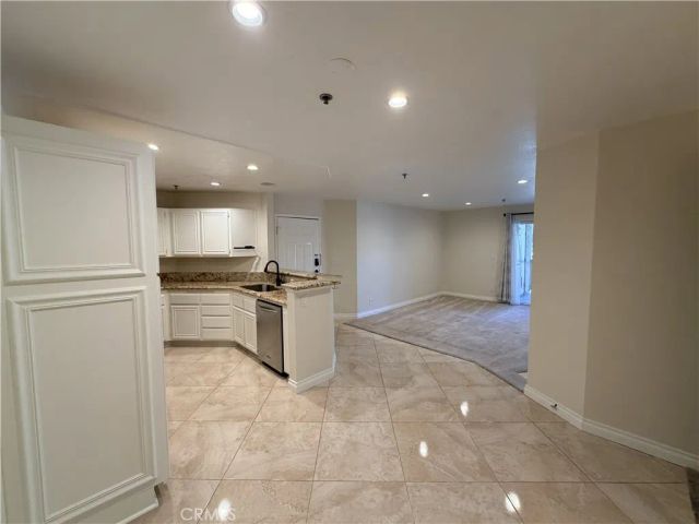 653 Oak Run Trail 305, Oak Park, CA 91377