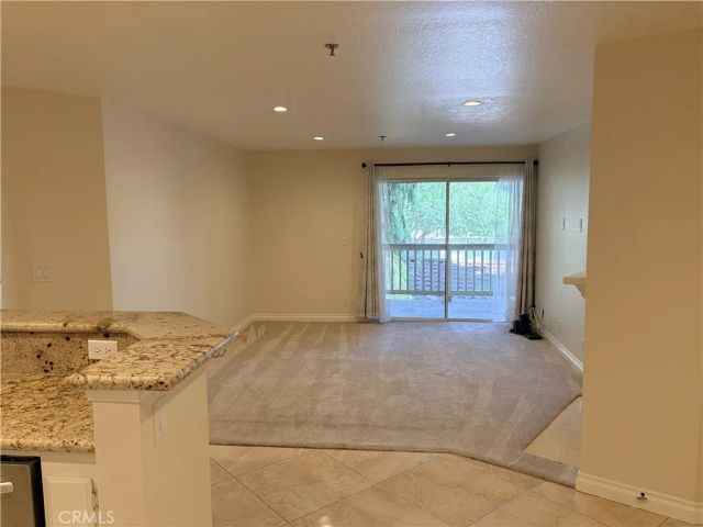 653 Oak Run Trail 305, Oak Park, CA 91377