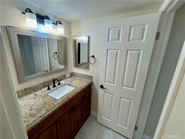 653 Oak Run Trail 305, Oak Park, CA 91377