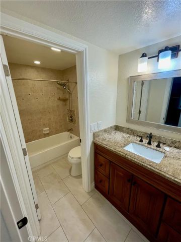653 Oak Run Trail 305, Oak Park, CA 91377