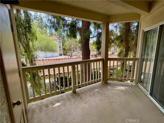 653 Oak Run Trail 305, Oak Park, CA 91377