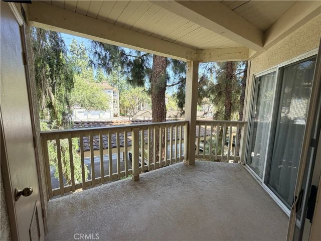 653 Oak Run Trail 305, Oak Park, CA 91377