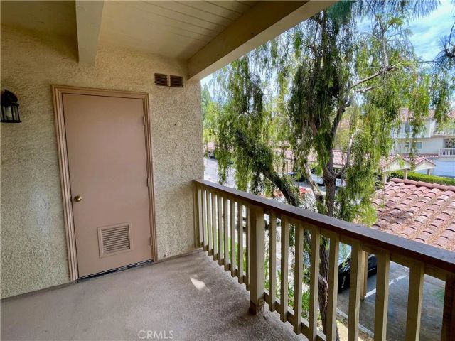 653 Oak Run Trail 305, Oak Park, CA 91377