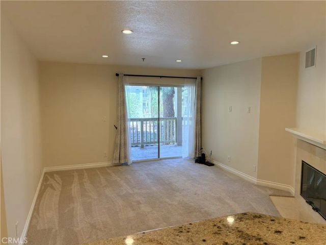 653 Oak Run Trail 305, Oak Park, CA 91377