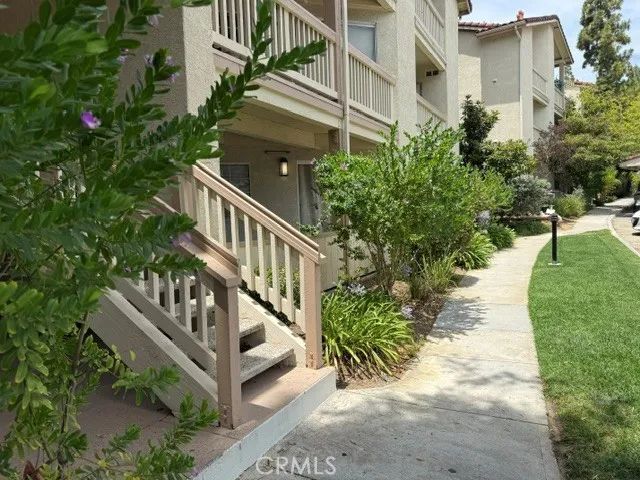 653 Oak Run Trail 305, Oak Park, CA 91377