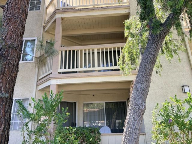 653 Oak Run Trail 305, Oak Park, CA 91377