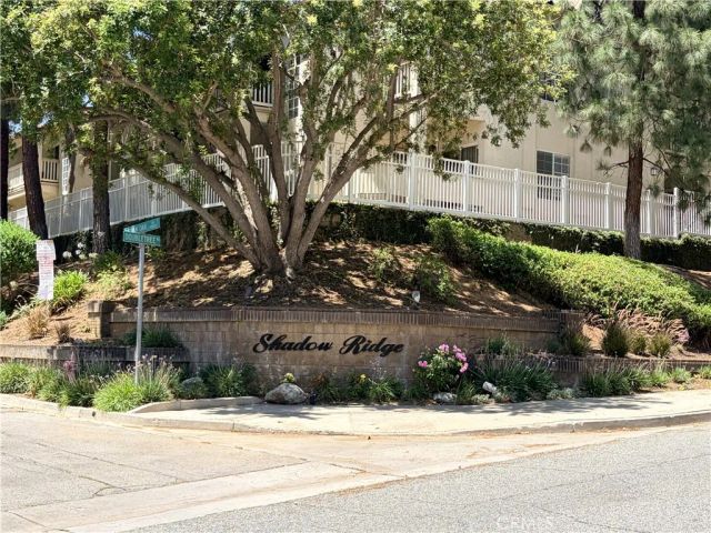 653 Oak Run Trail 305, Oak Park, CA 91377