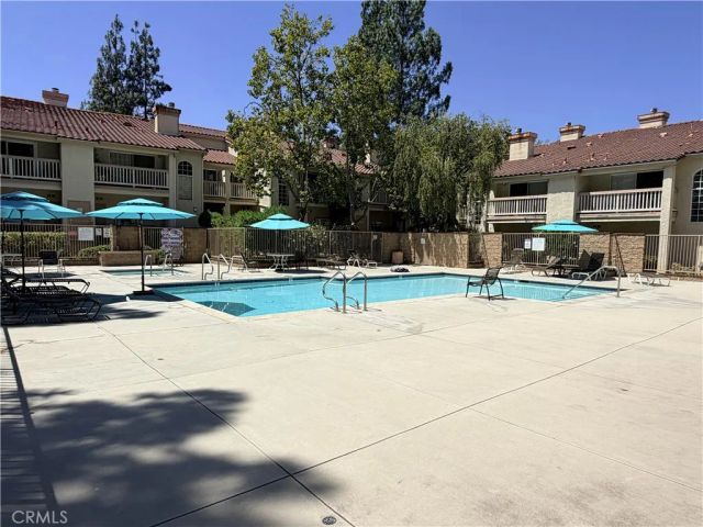 653 Oak Run Trail 305, Oak Park, CA 91377