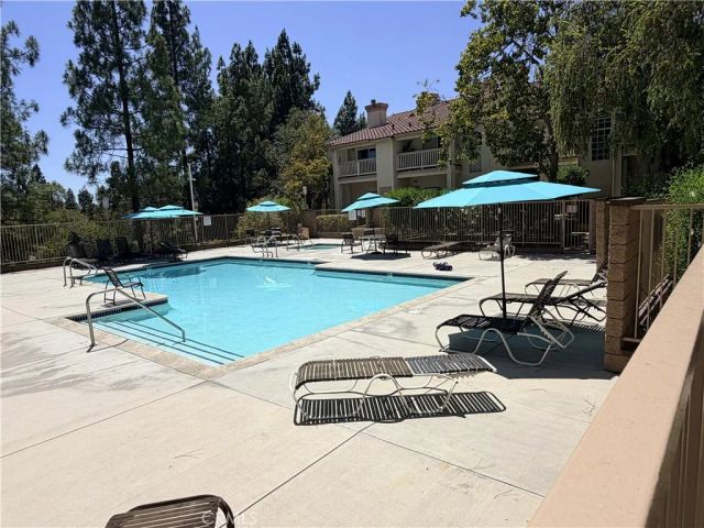 653 Oak Run Trail 305, Oak Park, CA 91377