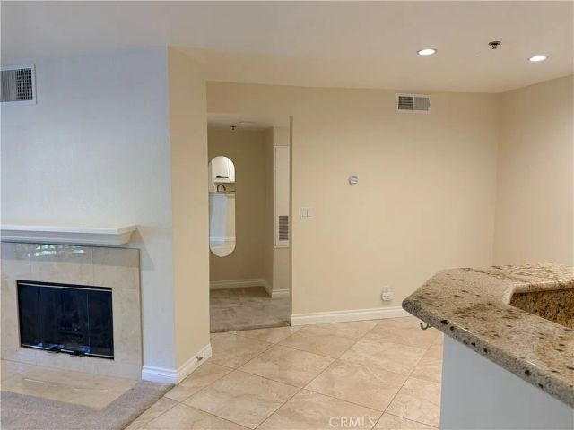 653 Oak Run Trail 305, Oak Park, CA 91377