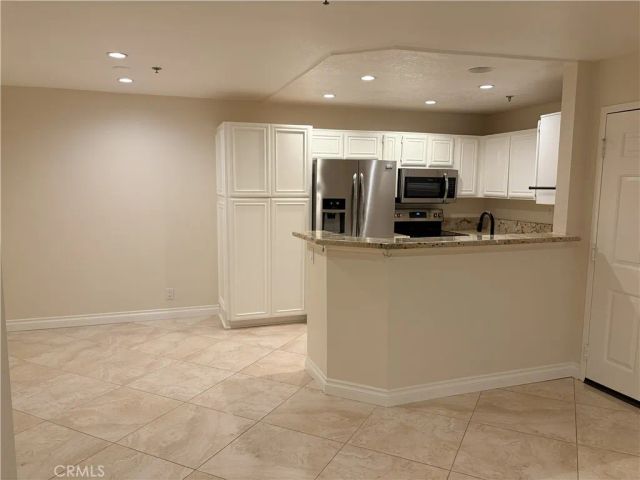 653 Oak Run Trail 305, Oak Park, CA 91377