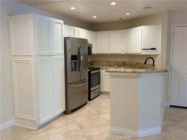 653 Oak Run Trail 305, Oak Park, CA 91377