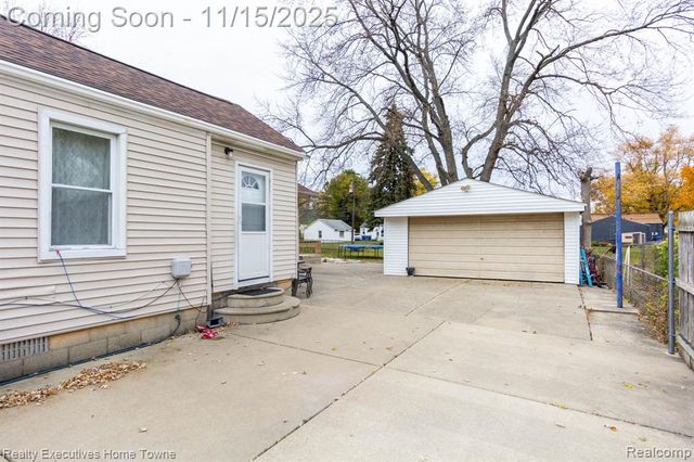 3511 Capitol Avenue, Warren, MI 48091