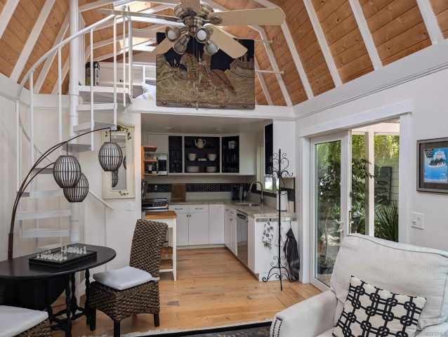 201 N Rios Ave, Solana Beach, CA 92075