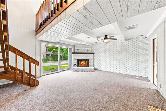 129 W Quincy Street 1, Westmont, IL 60559